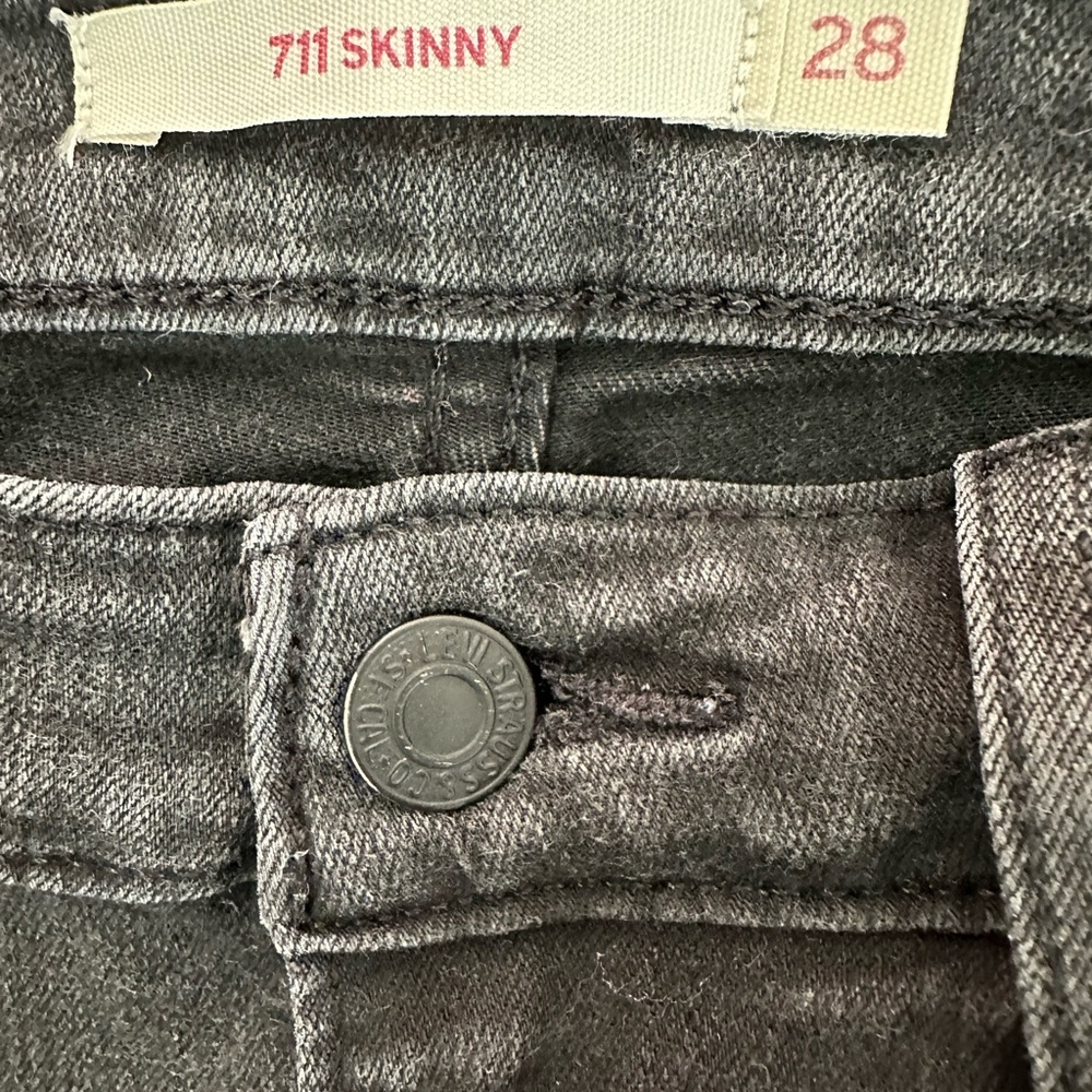 Levis - Picture 2 of 2